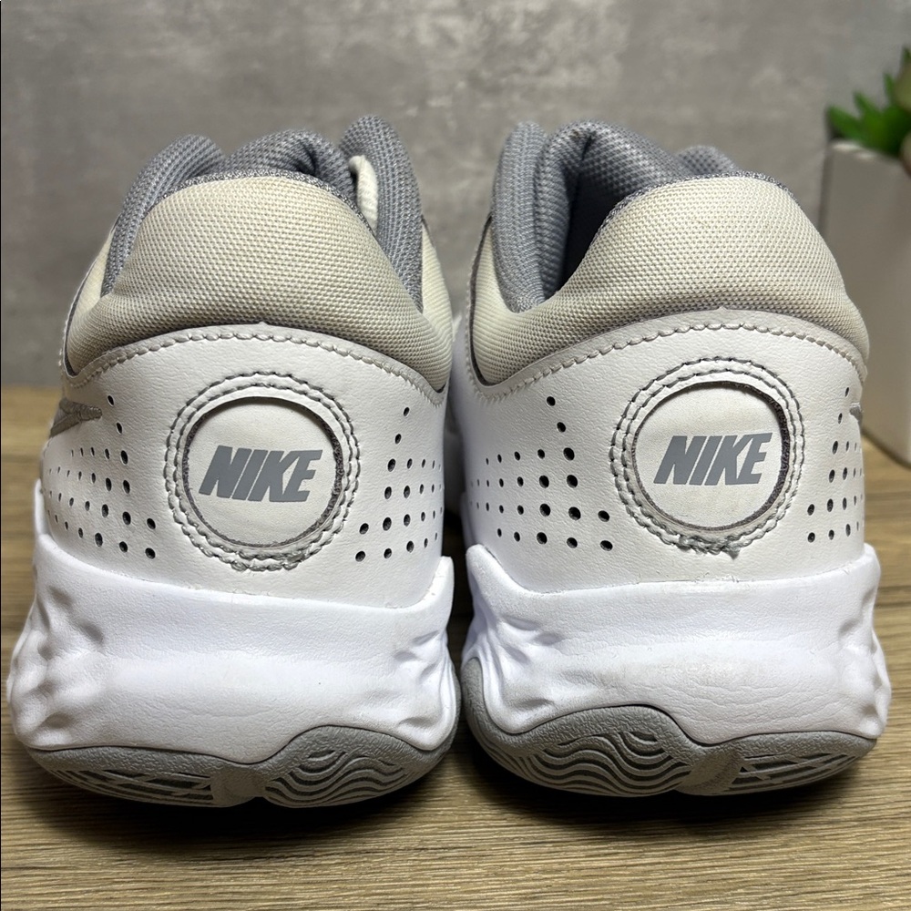 Nike | Fly.by Mid 3 Court Shoes - Picture 4 of 9